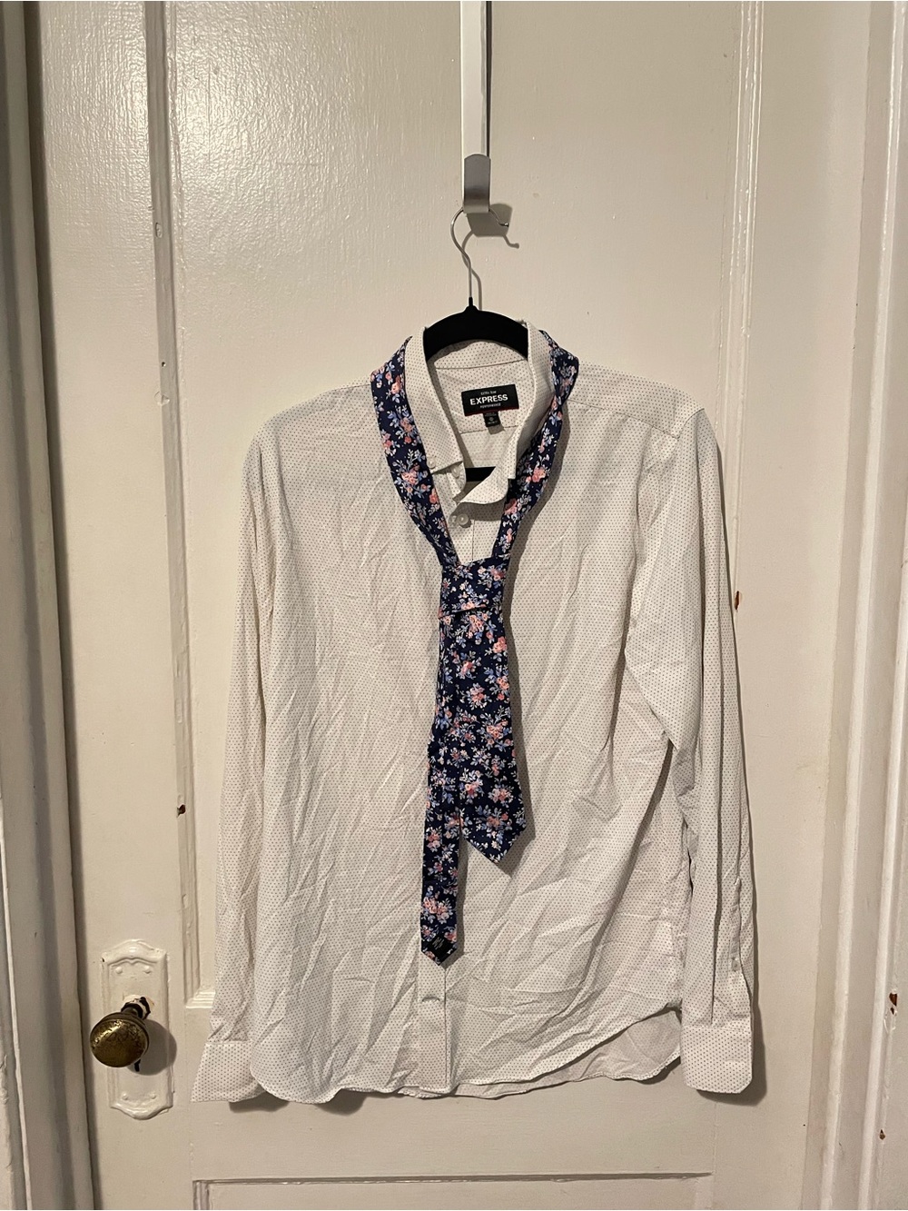 Express White Long-Sleeve Button-Down Shirt with Navy Floral Tie